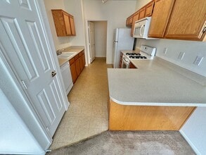 42 Ruffled Feather Way in Henderson, NV - Building Photo - Building Photo