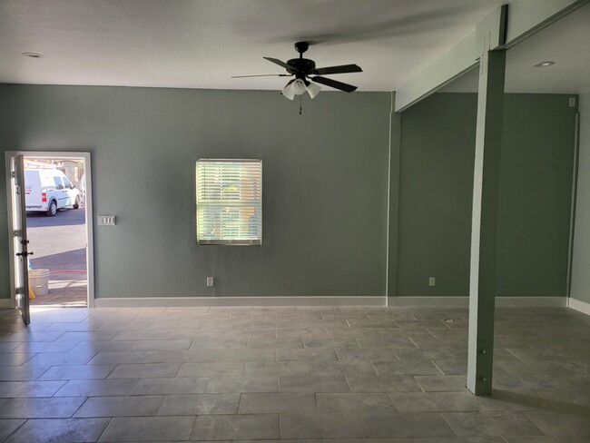 6000 Trowbridge Dr in El Paso, TX - Building Photo - Building Photo