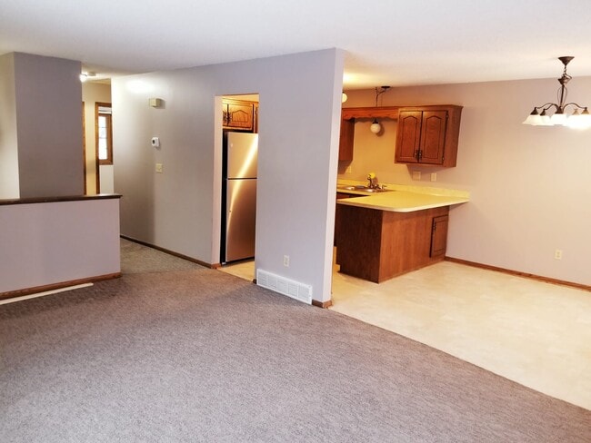 7361 France Ave N in Brooklyn Park, MN - Building Photo - Building Photo