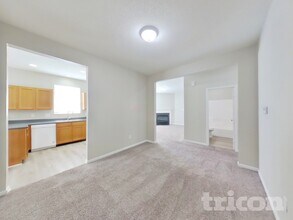 12675 Old Pond Rd, Unit 100LexingtonSt#2105 in Noblesville, IN - Foto de edificio - Building Photo