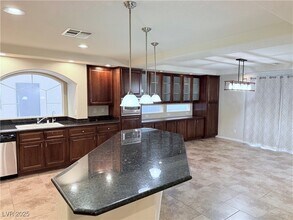 1137 Sax Fifth Ave in Henderson, NV - Foto de edificio - Building Photo