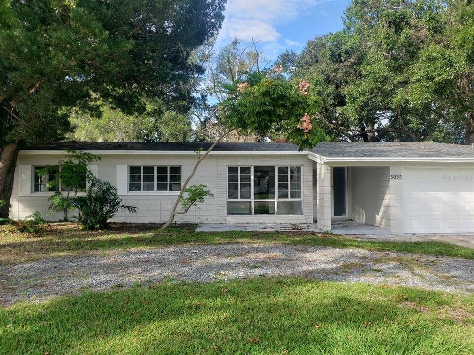 5055 Lake Howell Rd in Winter Park, FL - Building Photo