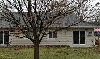 1500 Fruit St in Algonac, MI - Building Photo