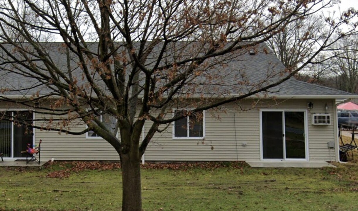 1500 Fruit St in Algonac, MI - Building Photo