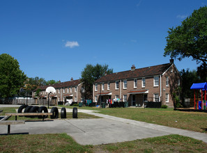 Robert Mills Manor Apartments in Charleston, SC - Foto de edificio - Building Photo