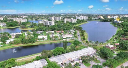 2801 N Palm Aire Dr in Pompano Beach, FL - Building Photo - Building Photo