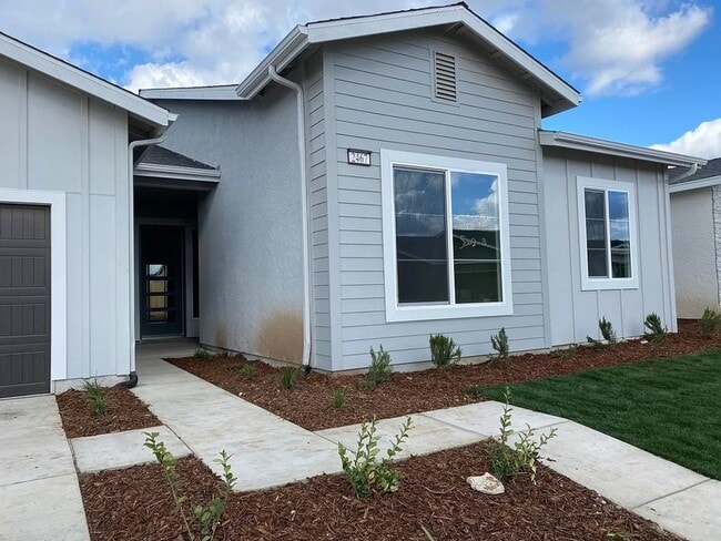 2467 Valverde Dr in Merced, CA - Building Photo - Building Photo