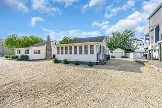 124 Mathis Dr in Brick, NJ - Building Photo - Building Photo