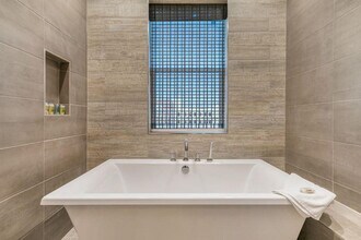 3737 Bienville Ave in New Orleans, LA - Foto de edificio - Building Photo