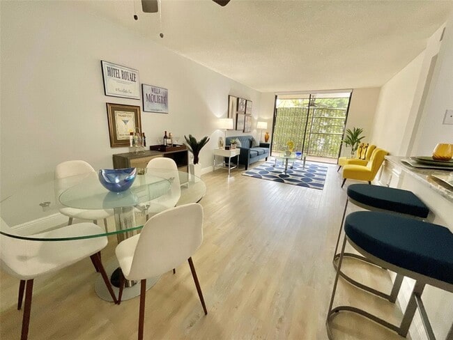 9517 Fontainebleau Blvd, Unit 561-411 in Miami, FL - Building Photo - Building Photo