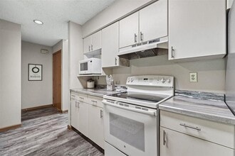 2060 Holiday Rd, Unit 2060 in Coralville, IA - Foto de edificio - Building Photo