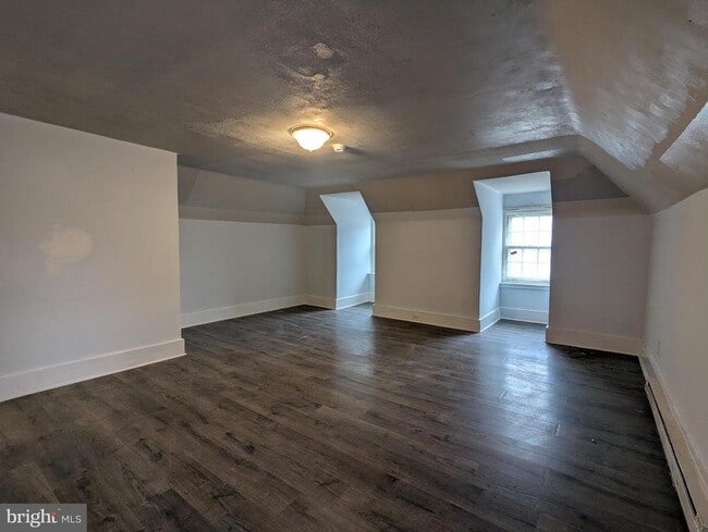 384 E Chestnut St in Coatesville, PA - Building Photo - Building Photo