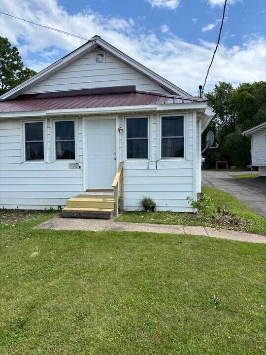 220 Highland Rd in Massena, NY - Building Photo