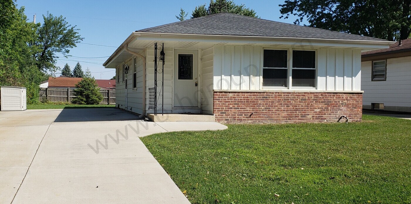 5216 63rd St in Kenosha, WI - Building Photo