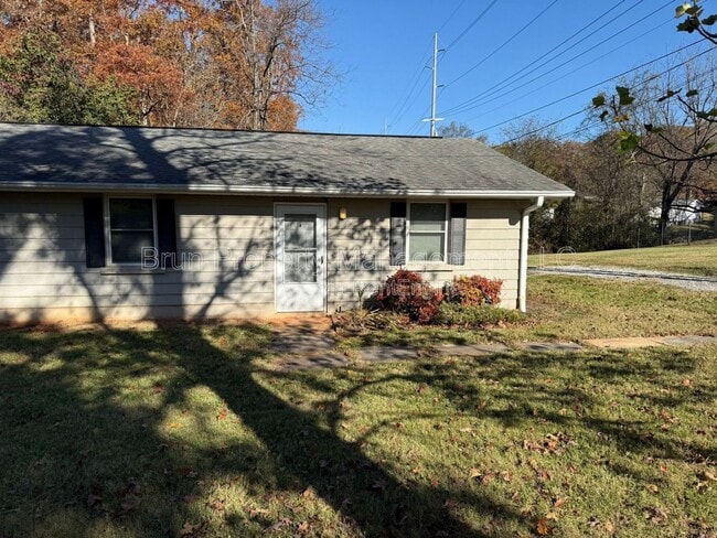 5200 John Hall Rd in Knoxville, TN - Building Photo - Building Photo