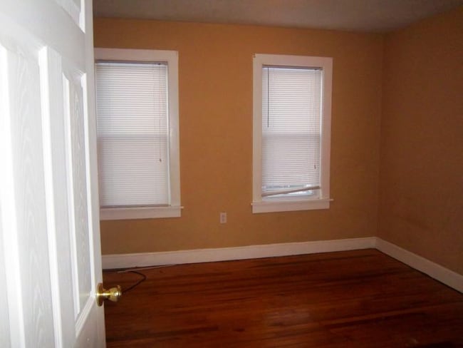 4 E Broad St in East Stroudsburg, PA - Foto de edificio - Building Photo