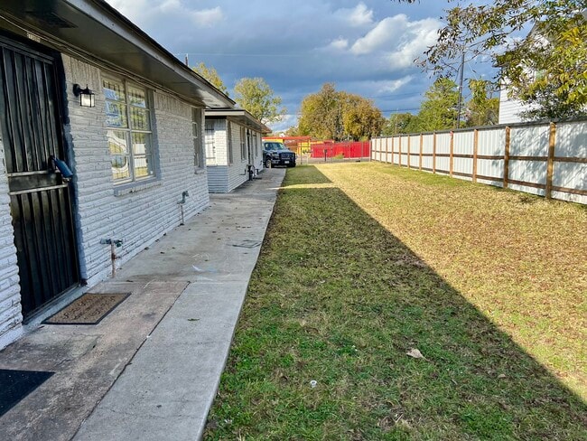 5136 Mallow St in Houston, TX - Building Photo - Building Photo