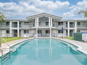 4001 NE 21st Ave, Unit 207 in Fort Lauderdale, FL - Foto de edificio - Building Photo