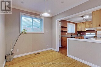 16 Knowles Crescent in Aurora, ON - Building Photo - Building Photo