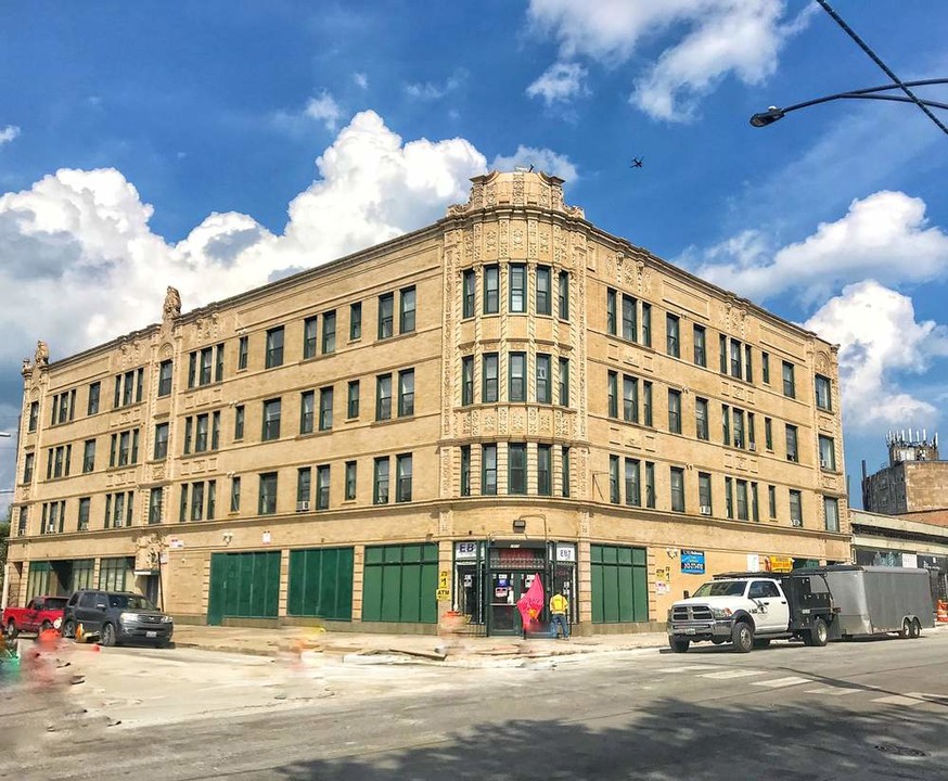 7849 S Escanaba Ave in Chicago, IL - Building Photo