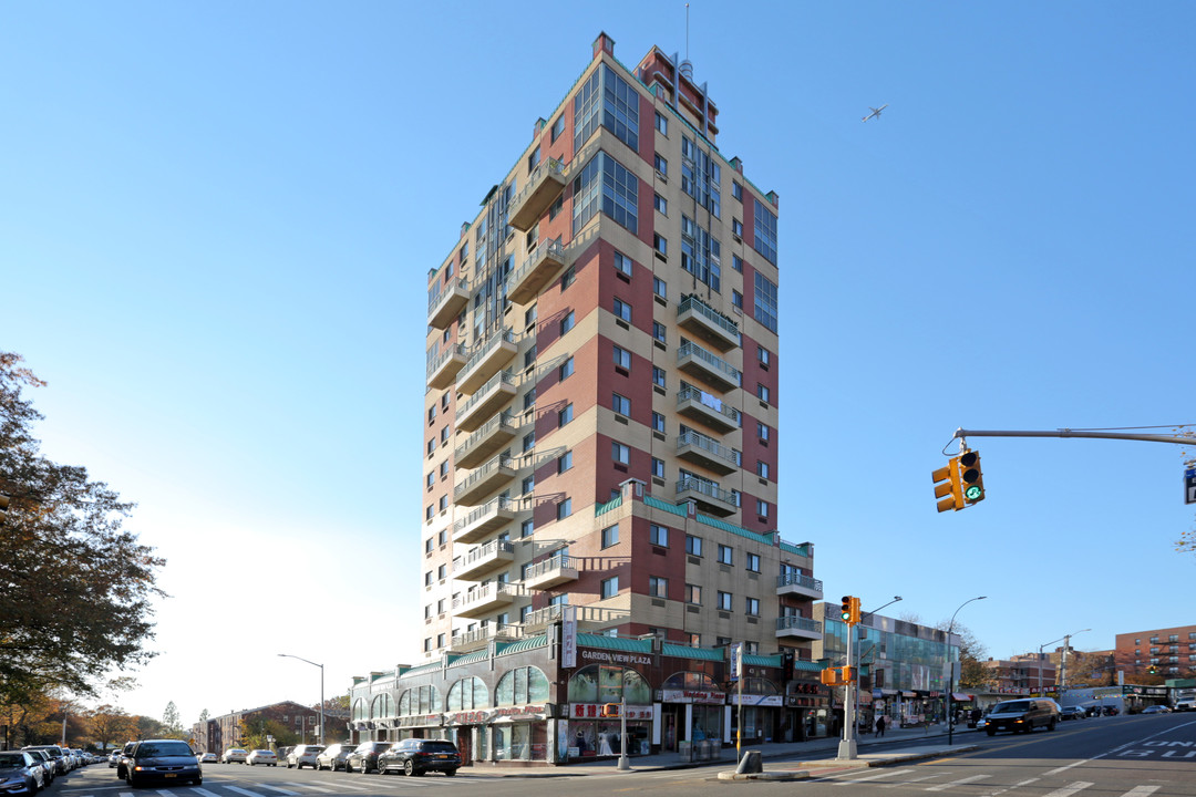 Garden View Plaza in Flushing, NY - Building Photo