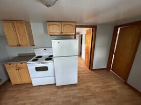 10 Portland St in South Berwick, ME - Building Photo