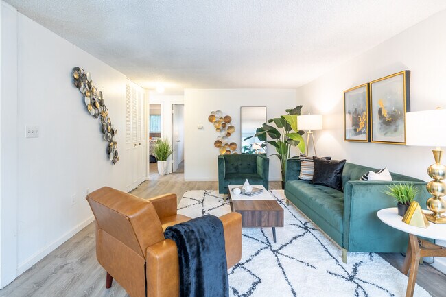 Mohawk Green Apartments in Boulder, CO - Building Photo - Interior Photo