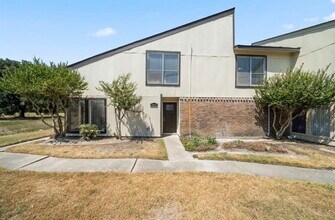 7847 Green Lawn Dr in Houston, TX - Building Photo - Building Photo