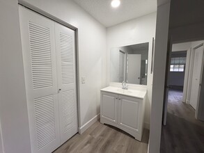 5125 SW 122nd Ter in Cooper City, FL - Building Photo - Building Photo