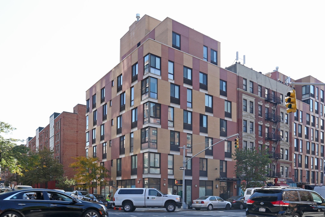 1473 5th Avenue in New York, NY - Building Photo
