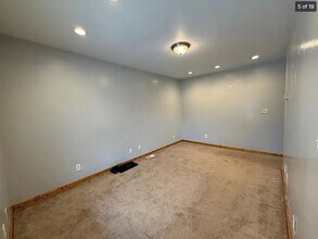 635 Valley St in Oakmont, PA - Building Photo - Building Photo