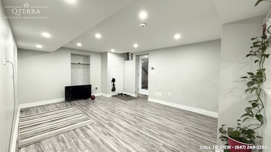 2-104 Lloyd Sanderson Dr in Brampton, ON - Building Photo - Building Photo
