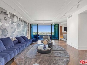 1100 Alta Loma Rd in West Hollywood, CA - Building Photo - Building Photo
