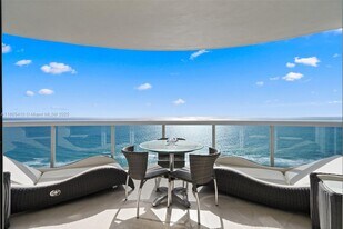 17555 Collins Ave in Sunny Isles Beach, FL - Building Photo