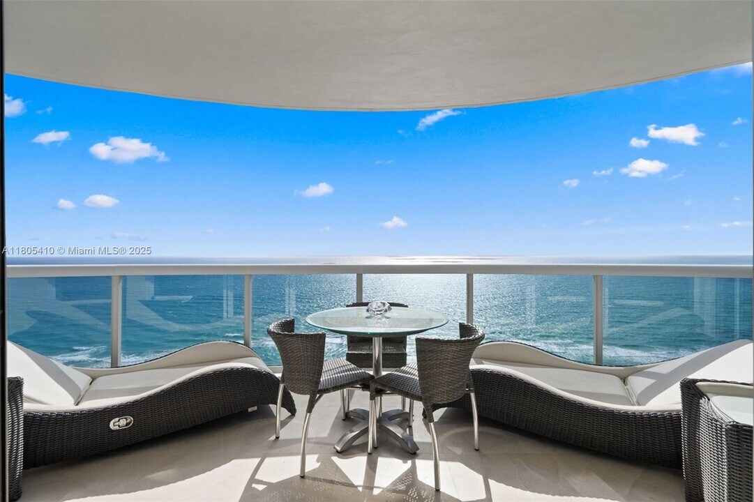 17555 Collins Ave in Sunny Isles Beach, FL - Building Photo