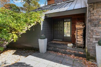 16 Old Wagon Rd in Mt Kisco, NY - Building Photo - Building Photo