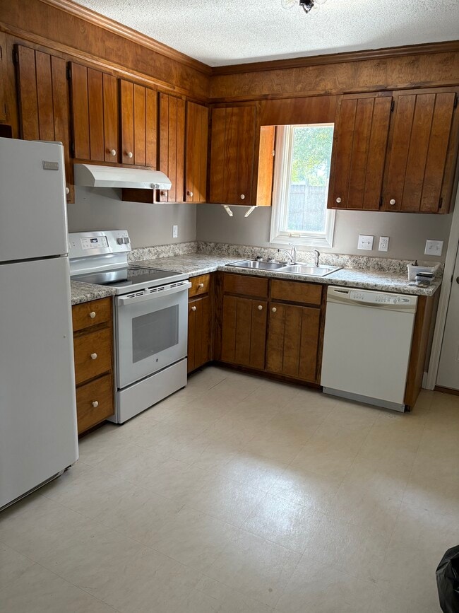 5114 Highway 221 in Roebuck, SC - Building Photo - Building Photo