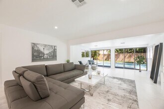 3000 NE 21st Ter in Fort Lauderdale, FL - Foto de edificio - Building Photo