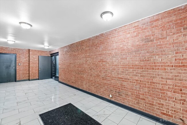 7319 N Rogers Ave in Chicago, IL - Building Photo - Building Photo