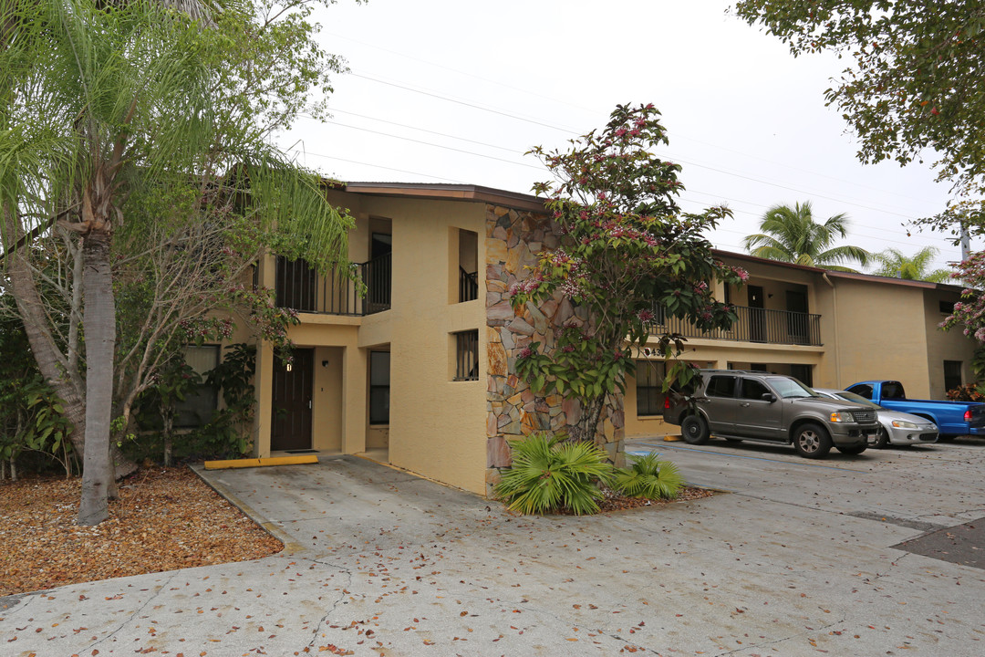 4302-4310 Santa Barbara Blvd in Cape Coral, FL - Building Photo