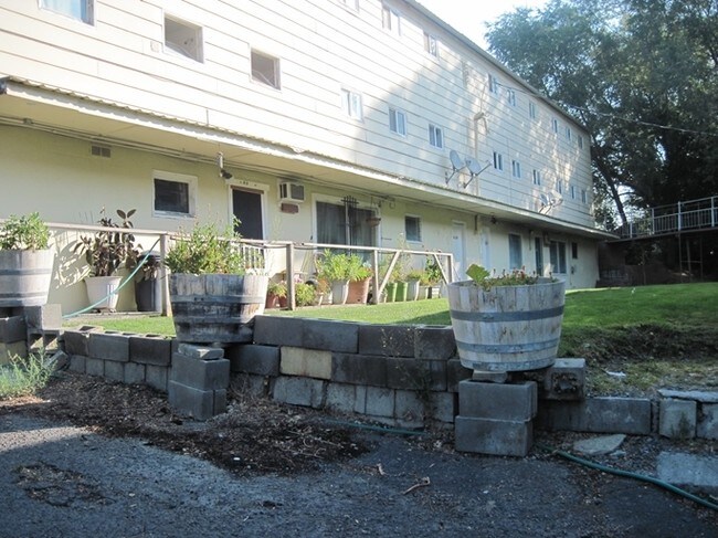 Valley Road Apartments in Moses Lake, WA - Building Photo - Building Photo