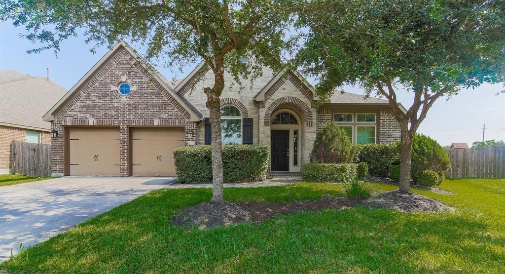 13802 Royal Ridge Dr in Pearland, TX - Foto de edificio