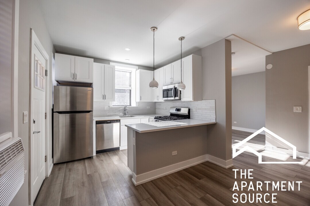 3937 N Janssen Ave in Chicago, IL - Foto de edificio