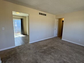 1969 Queens Dr in Bettendorf, IA - Building Photo - Building Photo