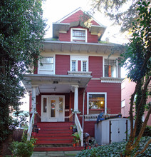 Corona Manor in Seattle, WA - Building Photo - Building Photo