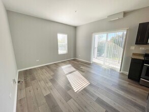 809 E Main St in East Dundee, IL - Building Photo - Building Photo