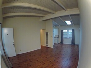 641 5th St, Unit Front in Hermosa Beach, CA - Building Photo - Building Photo