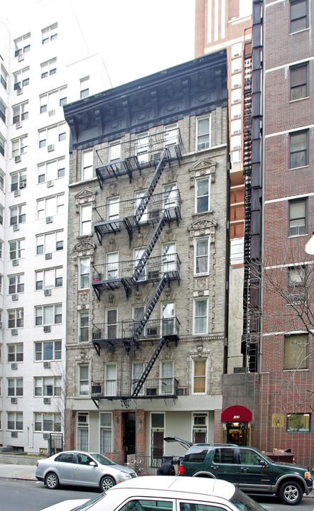 206 E 81st St in New York, NY - Building Photo