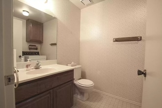 424 W Avenue J5, Unit 29 in Lancaster, CA - Foto de edificio - Building Photo