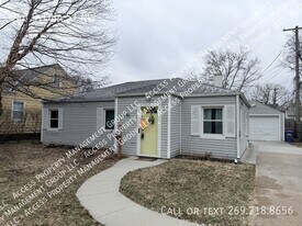 946 Sylvia St NW in Grand Rapids, MI - Building Photo